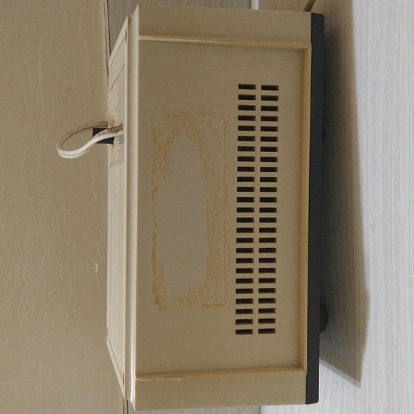 Vintage GE General Electric AM Alarm Clock Radio Model C2425A - Picture 6 of 6